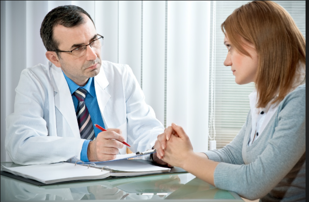 ഡോക്ടറും യുവതിയും